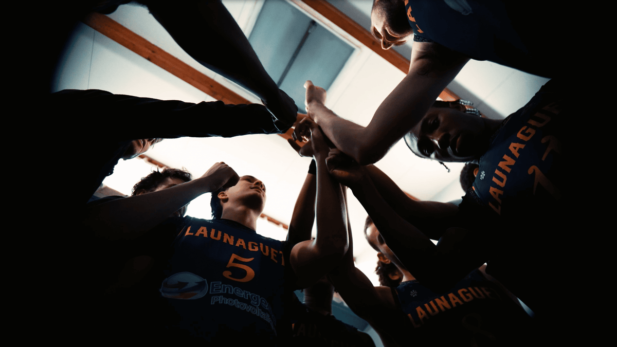 Equipe de basketball Launaguet durant un episode de Techball Team avant un debut de match